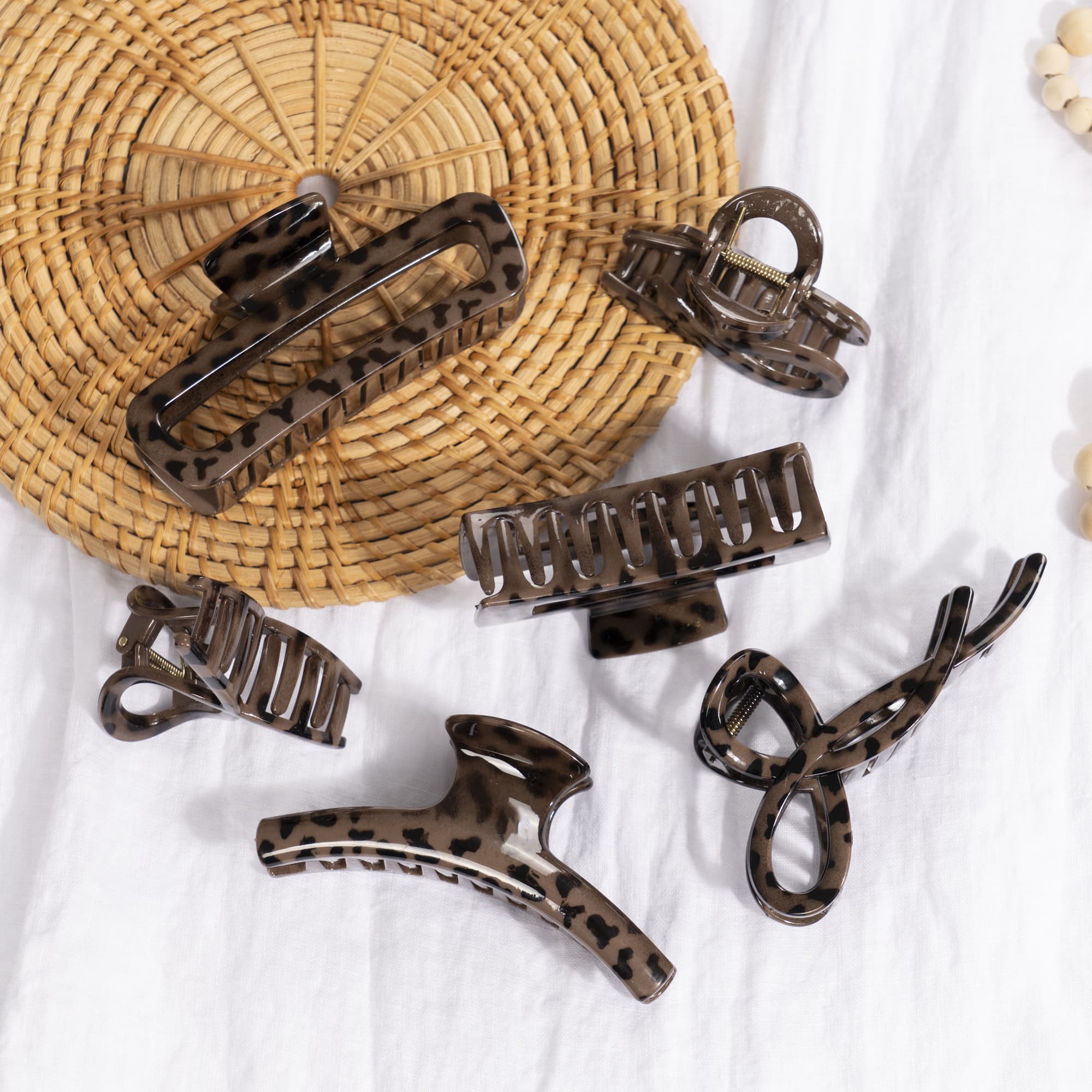 LEXIELLE Leopard Claw Clips — detail view